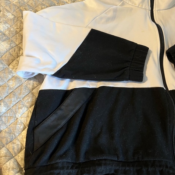 🪻💐 3/$10💐🪻Adidas crop fleece jacket - Picture 3 of 6